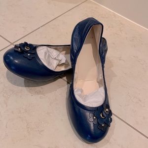 NWOT blue flats with flower detail